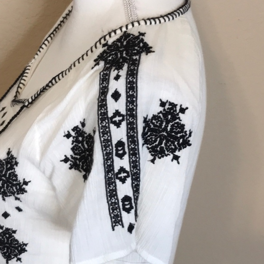 Lucky Brand Embroidered Peasant Top - Picture 6 of 13
